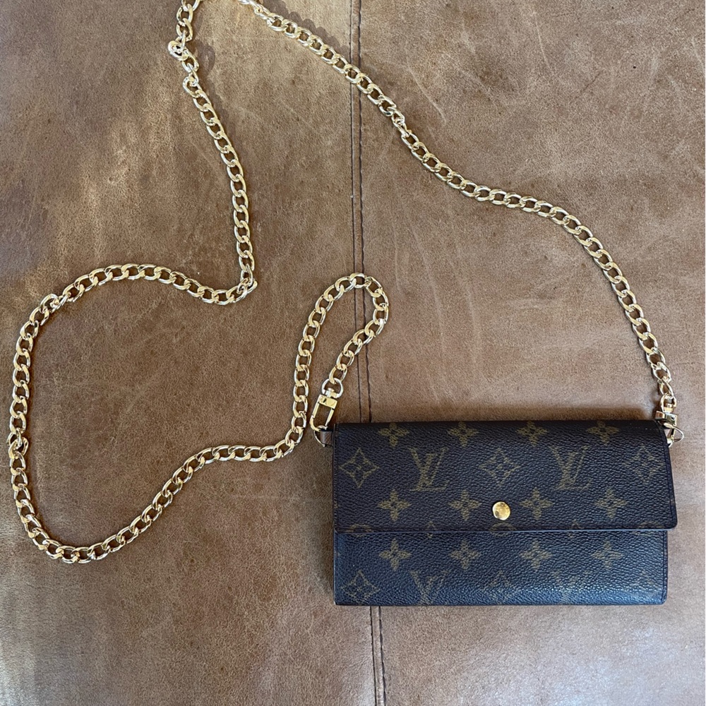⭐️ Authentic Louis Vuitton Sarah Wallet ⭐️